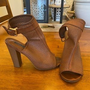 Parker & Sky • Brown leather open toe booties
